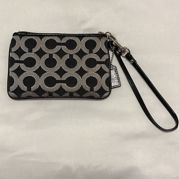 COACH>> Wristlet - Picture 8 of 11